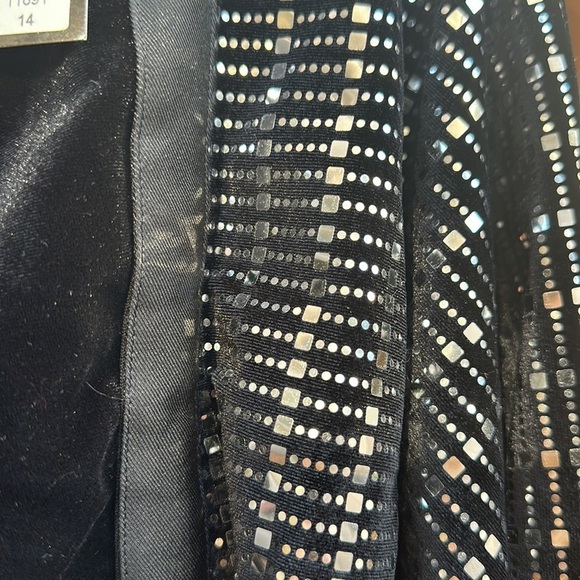 Brand new with tags Donna Vinci Church Cognic Velvet sequin caped dress - Picture 4 of 5